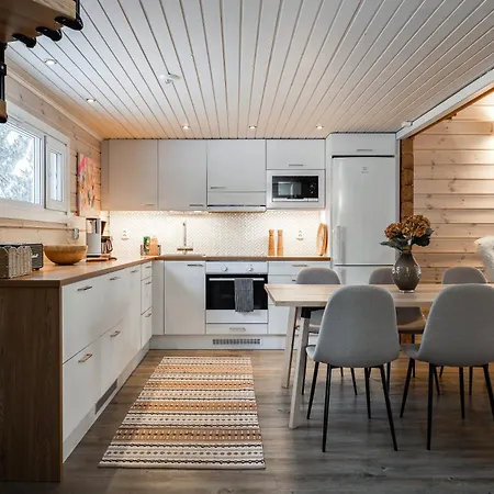 וילה Kalliorinne - Lakefront רוקה