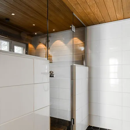 Kalliorinne - Lakefront